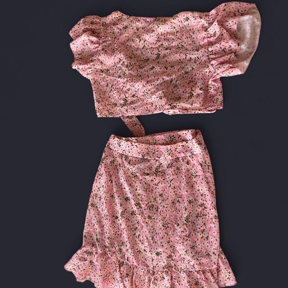 Womens Pink floral ruffle mini skirt 2 piece set size small - Picture 3 of 3